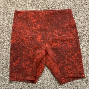 Lululemon Wunder Train High-Rise Short 8” red/black